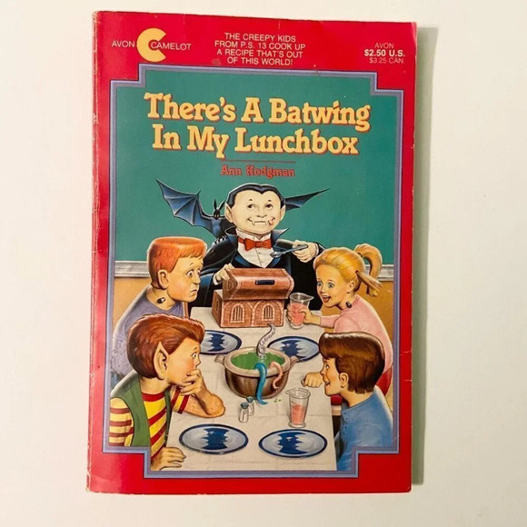Vintage 1988 Theres a Batwing in My Lunchbox Ann Hodgman Avon Camelot Book - Picture 10 of 11